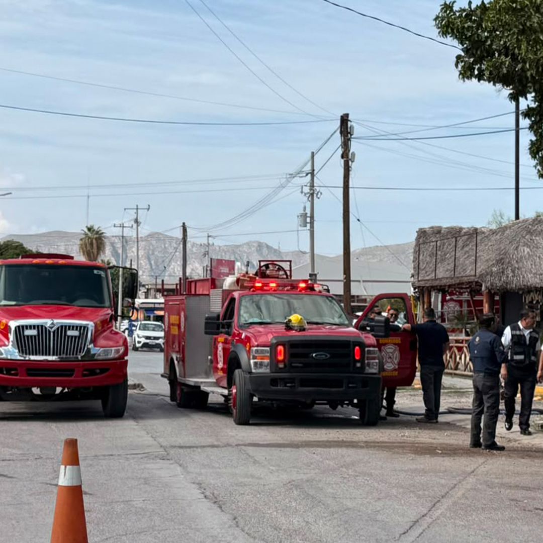 Cortocircuito Provoca Incendio en Palapa de Restaurante en Torreón